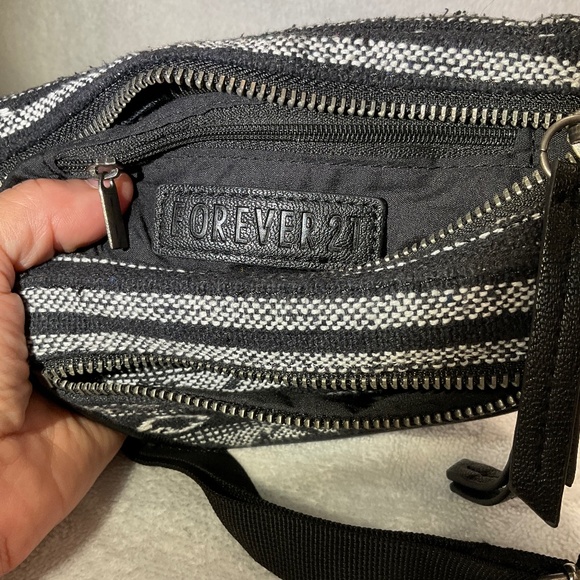 Forever 21 Black and White Belt Bag Fanny Pack - Picture 10 of 16